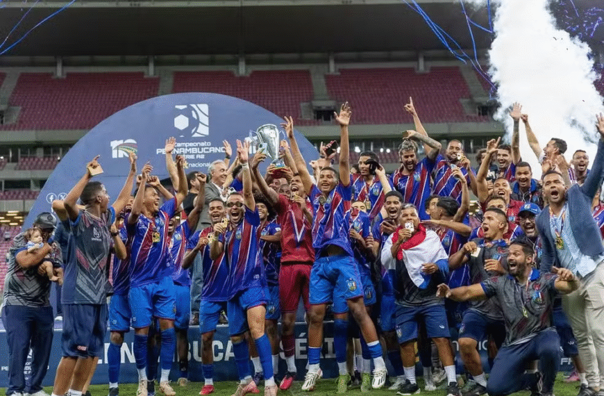 Bahia é campe… corrigindo: Vitória ganha e sobe para Série A do Pernambucanão