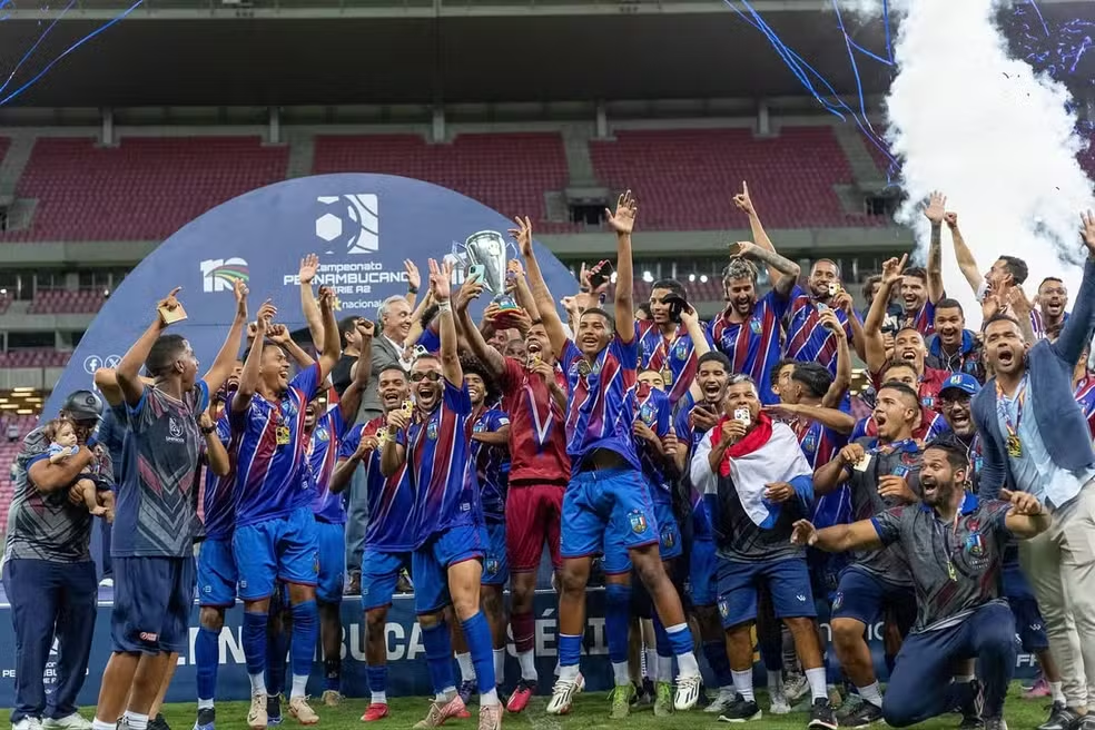 Bahia é campe… corrigindo: Vitória ganha e sobe para Série A do Pernambucanão