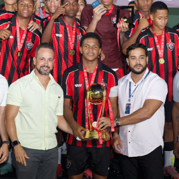 Sub-15 do Vitória vence o BaxVi nos pênaltis e é campeão baiano